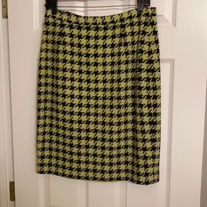Escada by Margaretha Ley. Houndstooth design. Black & Green Wool, fully lined.